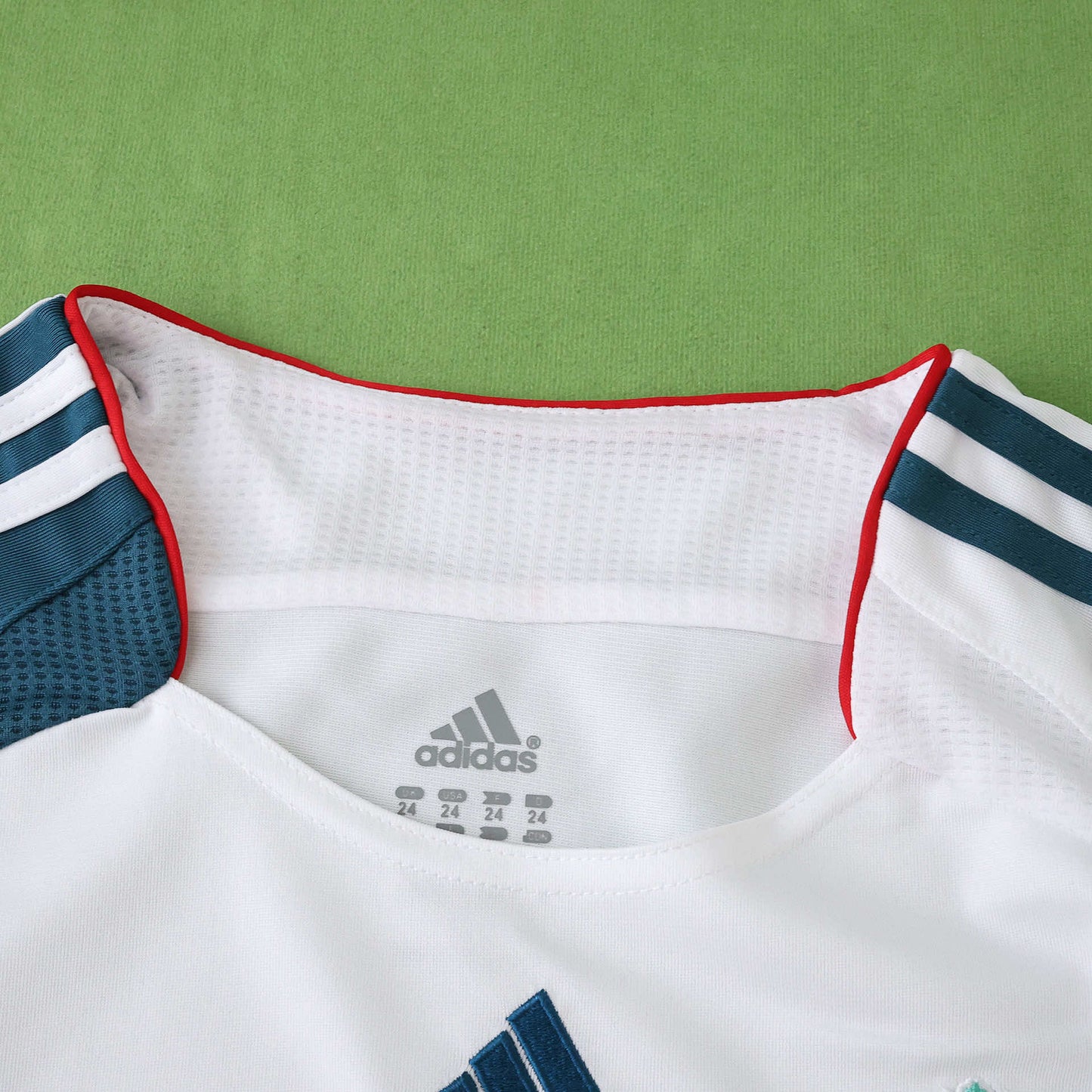 Liverpool 2006-2007 Away Kids Set