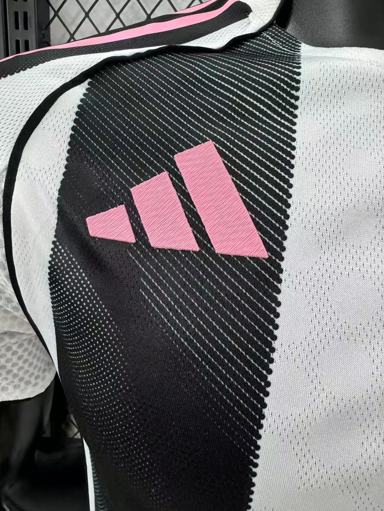 Juventus 2025-2026 Home Shirt
